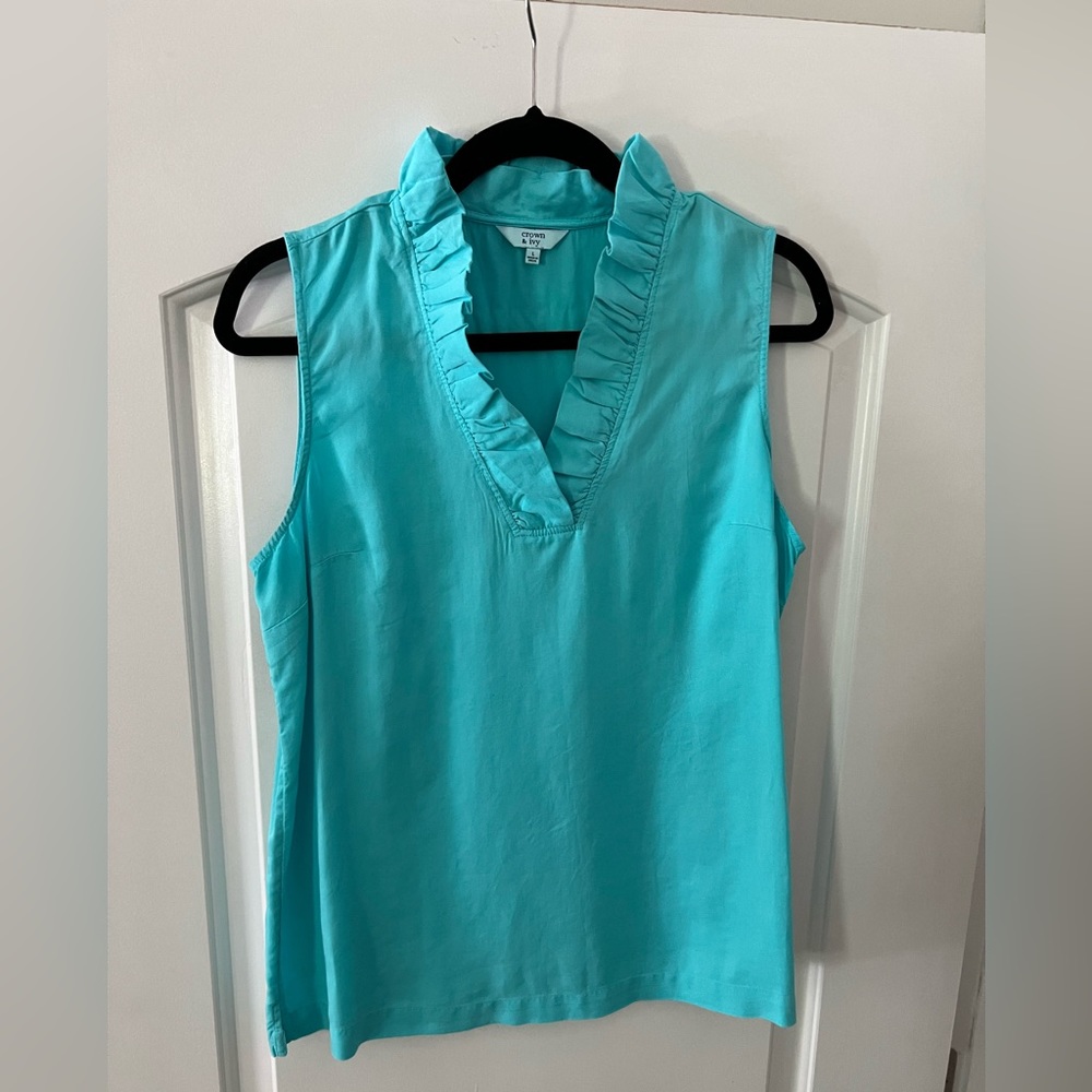 Crown & Ivy Top